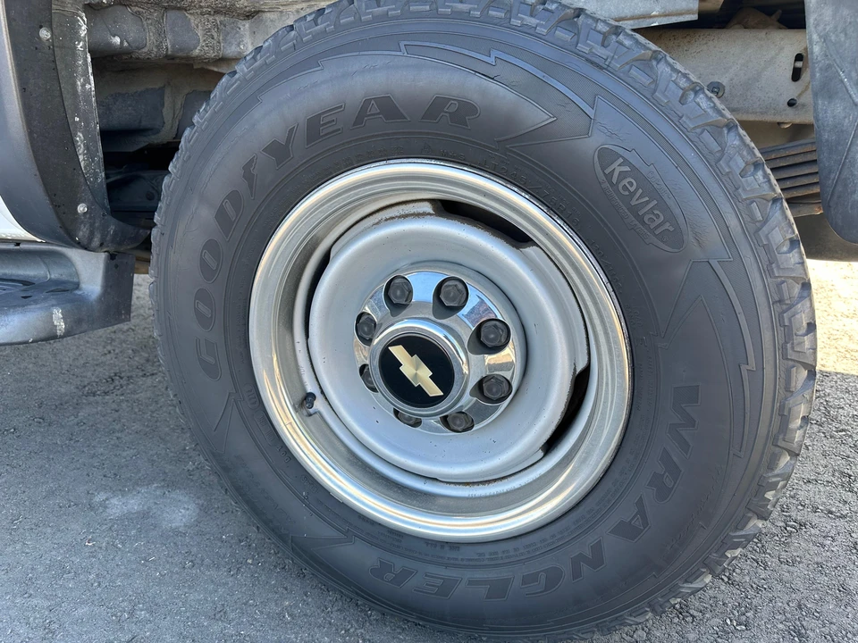 1996 Chevrolet Suburban 7th Gen - Image 16 of 31