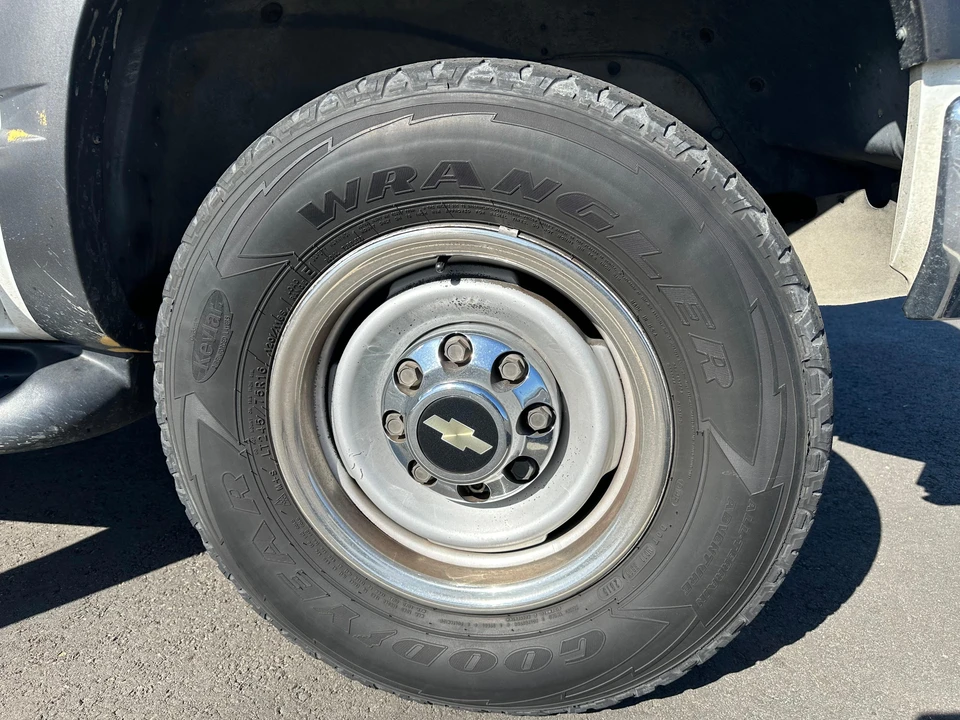 1996 Chevrolet Suburban 7th Gen - Image 15 of 31
