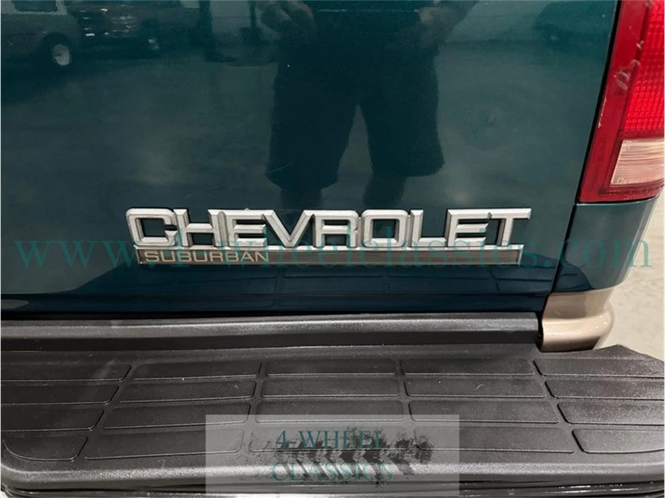 1996 Chevrolet Suburban 8th Gen - Image 17 of 31