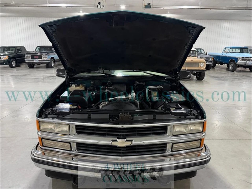 1996 Chevrolet Suburban 8th Gen - Image 24 of 31