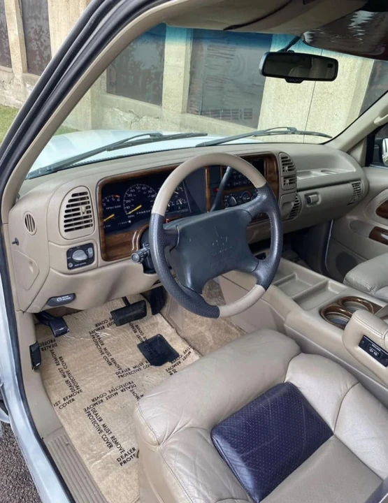 1996 Chevrolet Suburban 8th Gen - Image 10 of 18
