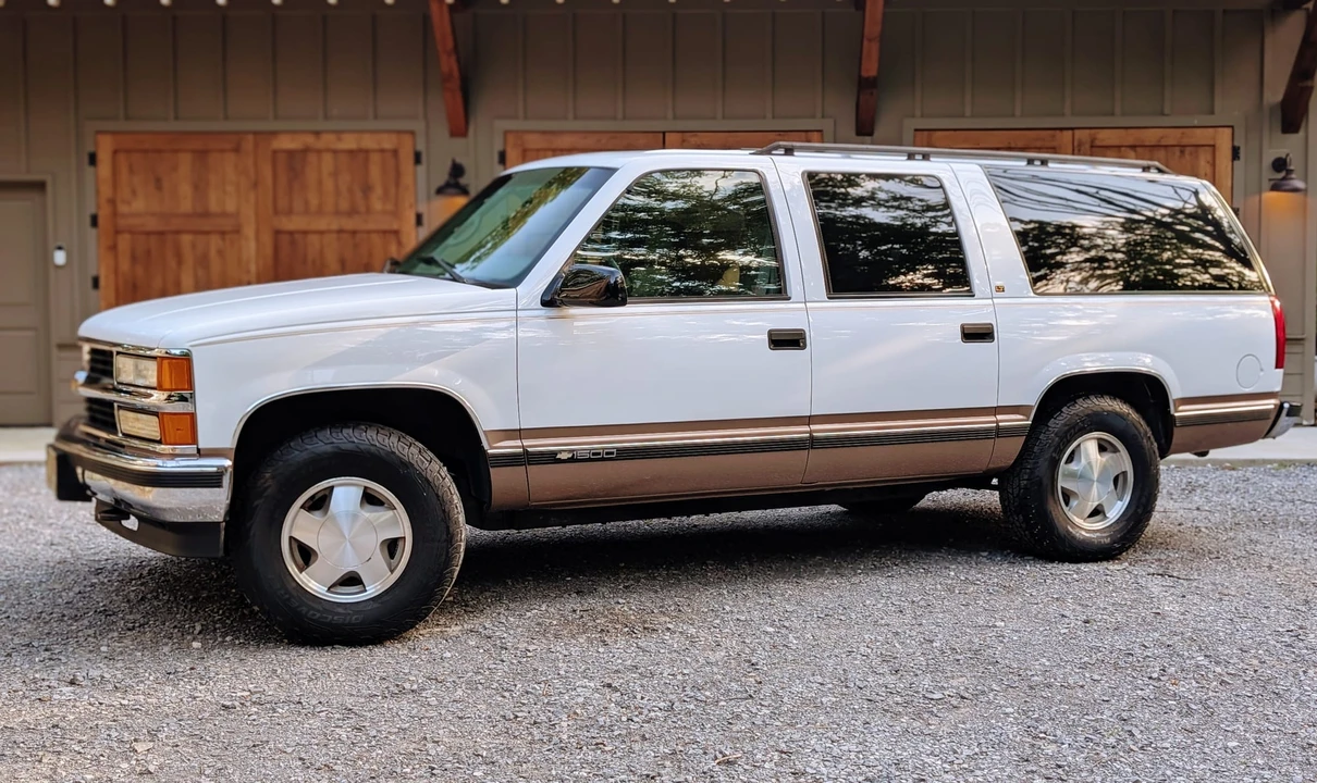 1996 Chevrolet Suburban 8th Gen - Image 17 of 31