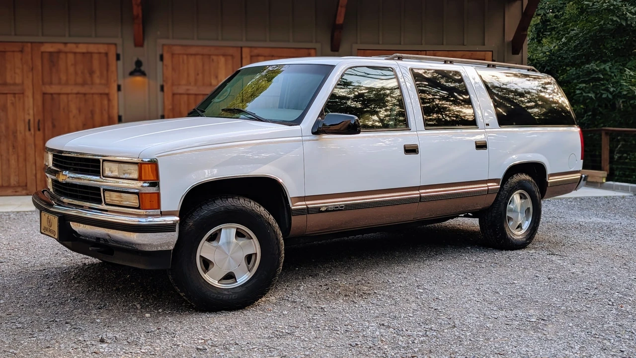 1996 Chevrolet Suburban 8th Gen - Image 14 of 31