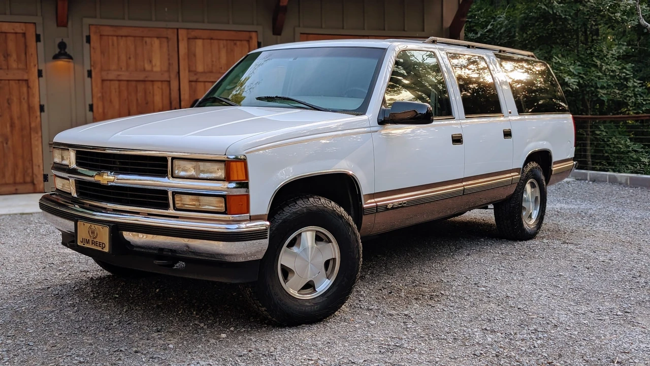 1996 Chevrolet Suburban 8th Gen - Image 8 of 31