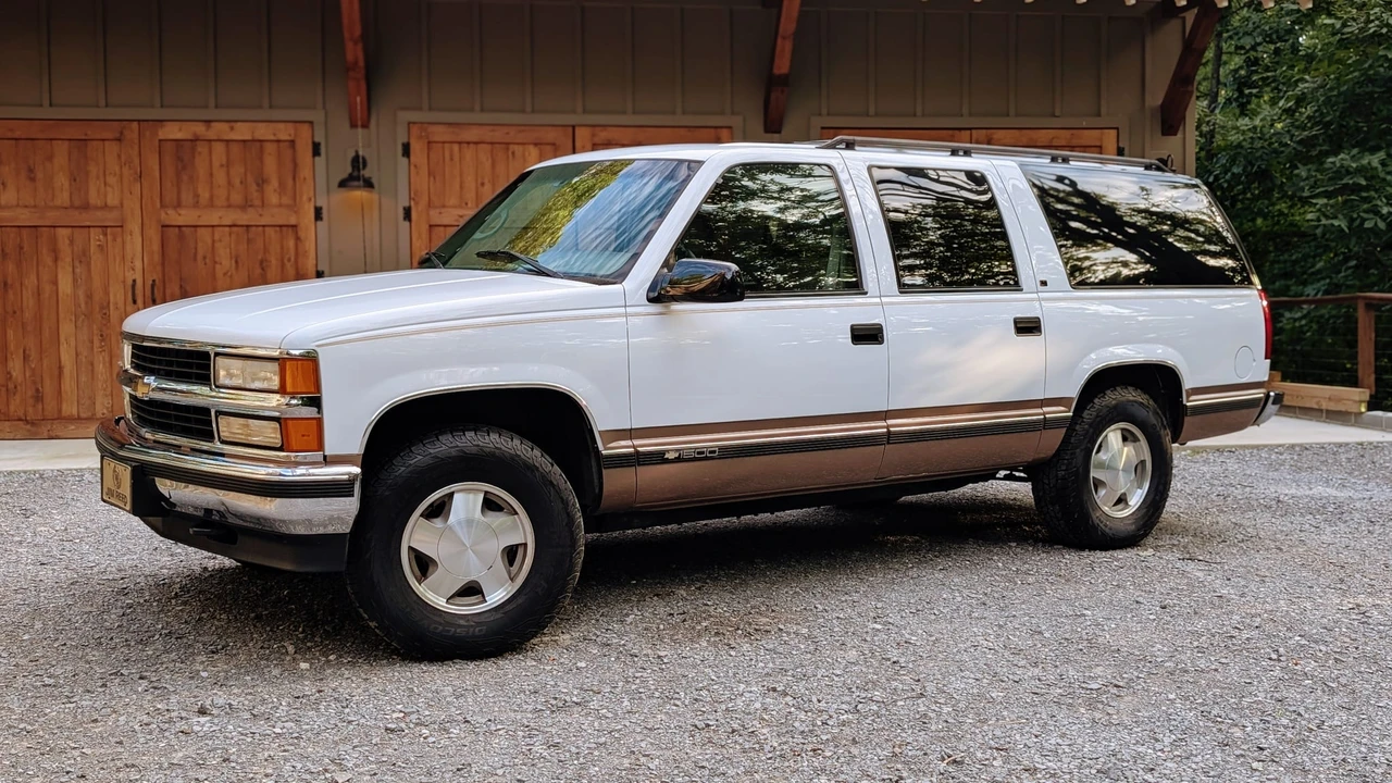 1996 Chevrolet Suburban 8th Gen - Image 15 of 31
