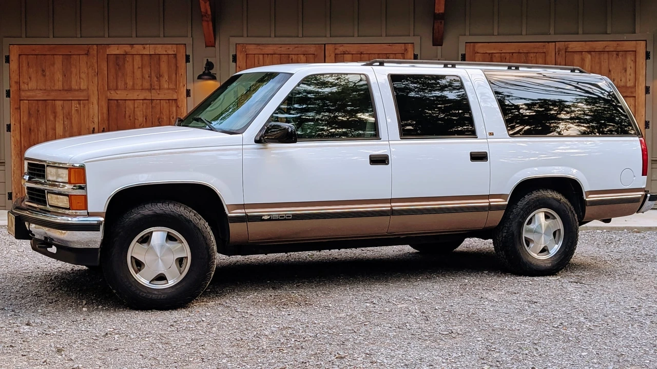 1996 Chevrolet Suburban 8th Gen - Image 19 of 31