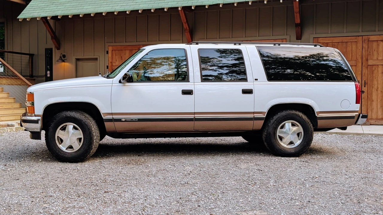 1996 Chevrolet Suburban 8th Gen - Image 24 of 31