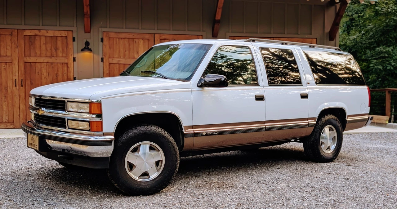 1996 Chevrolet Suburban 8th Gen - Image 16 of 31