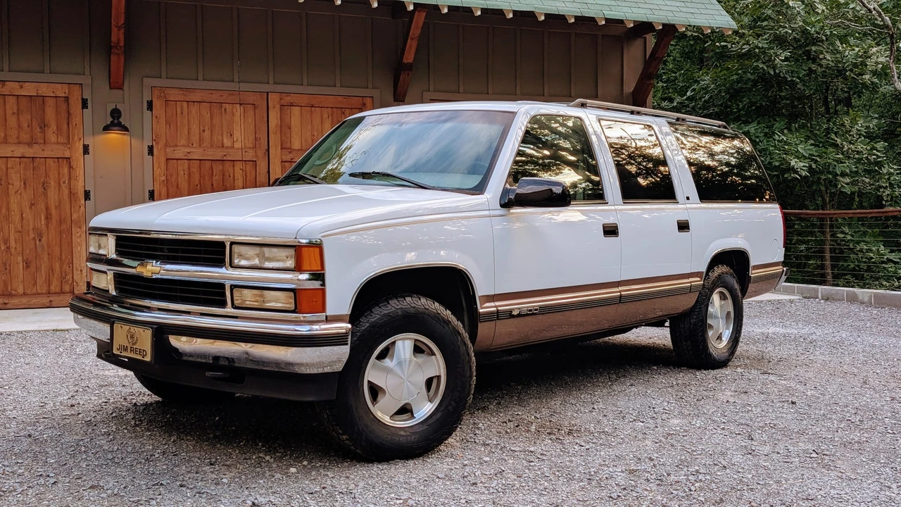 1996 Chevrolet Suburban 8th Gen - Image 11 of 31