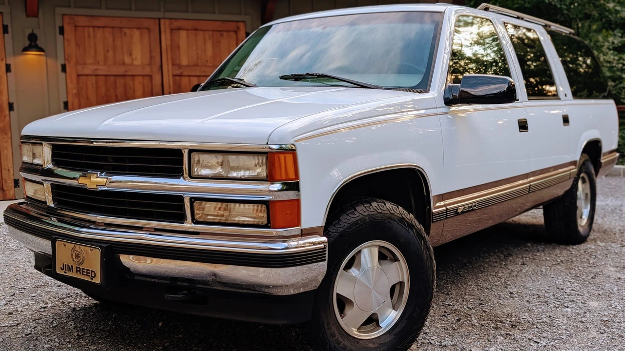 1996 Chevrolet Suburban 8th Gen - Image 3 of 31