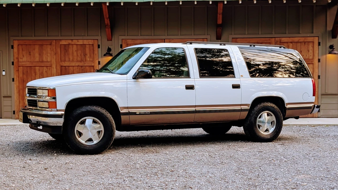 1996 Chevrolet Suburban 8th Gen - Image 21 of 31