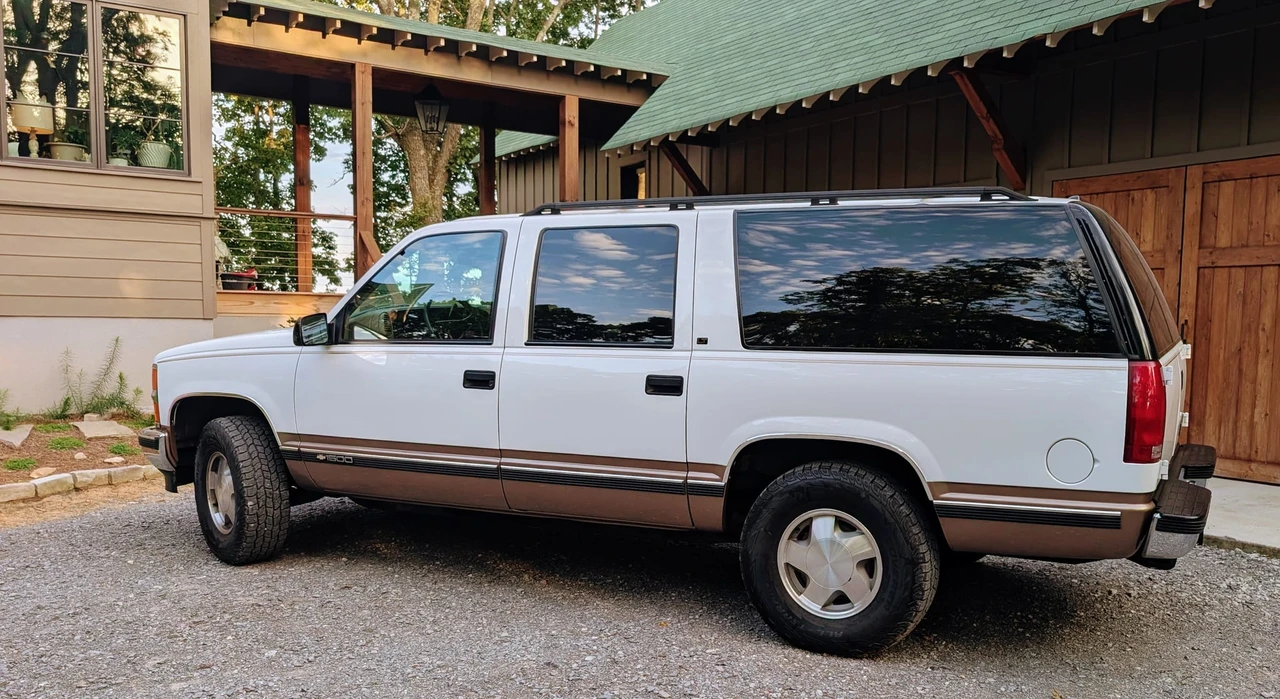 1996 Chevrolet Suburban 8th Gen - Image 26 of 31