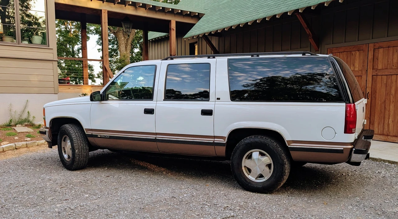 1996 Chevrolet Suburban 8th Gen - Image 27 of 31