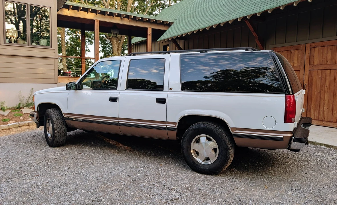 1996 Chevrolet Suburban 8th Gen - Image 28 of 31