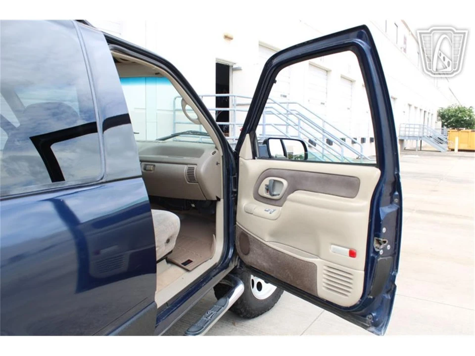 1996 Chevrolet Tahoe 1st Gen - Image 18 of 31