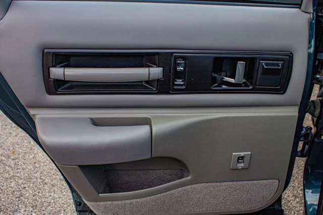 1996 Chevrolet Impala 7th Gen - Image 16 of 19