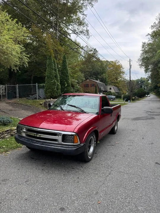 1996 Chevrolet S-10 - Image 2 of 5