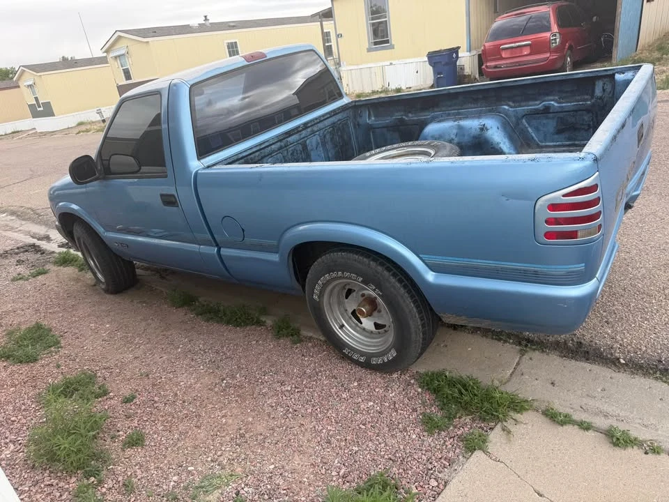 1996 Chevrolet S-10 - Image 4 of 11