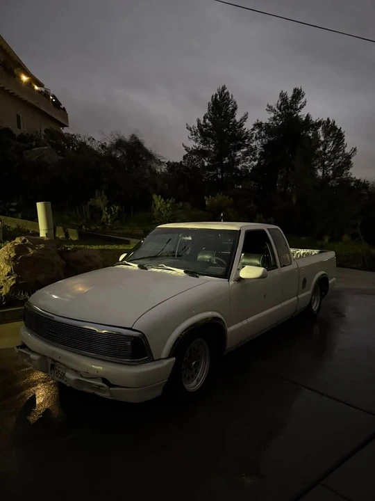 1996 Chevrolet S-10 - Image 2 of 3