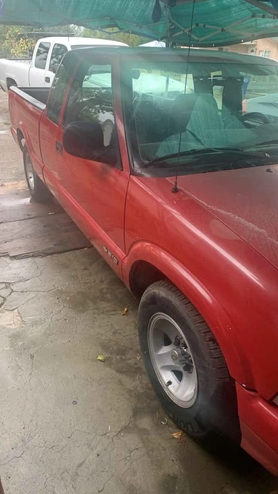 1996 Chevrolet S-10 - Image 2 of 3