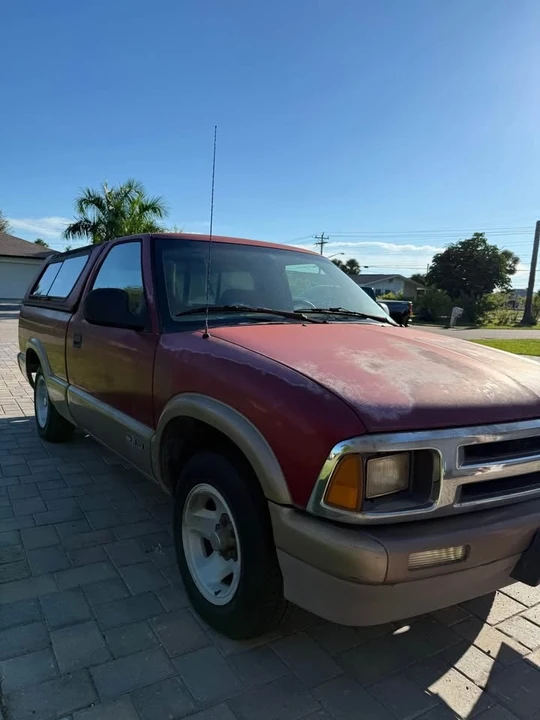 1996 Chevrolet S-10 - Image 2 of 11