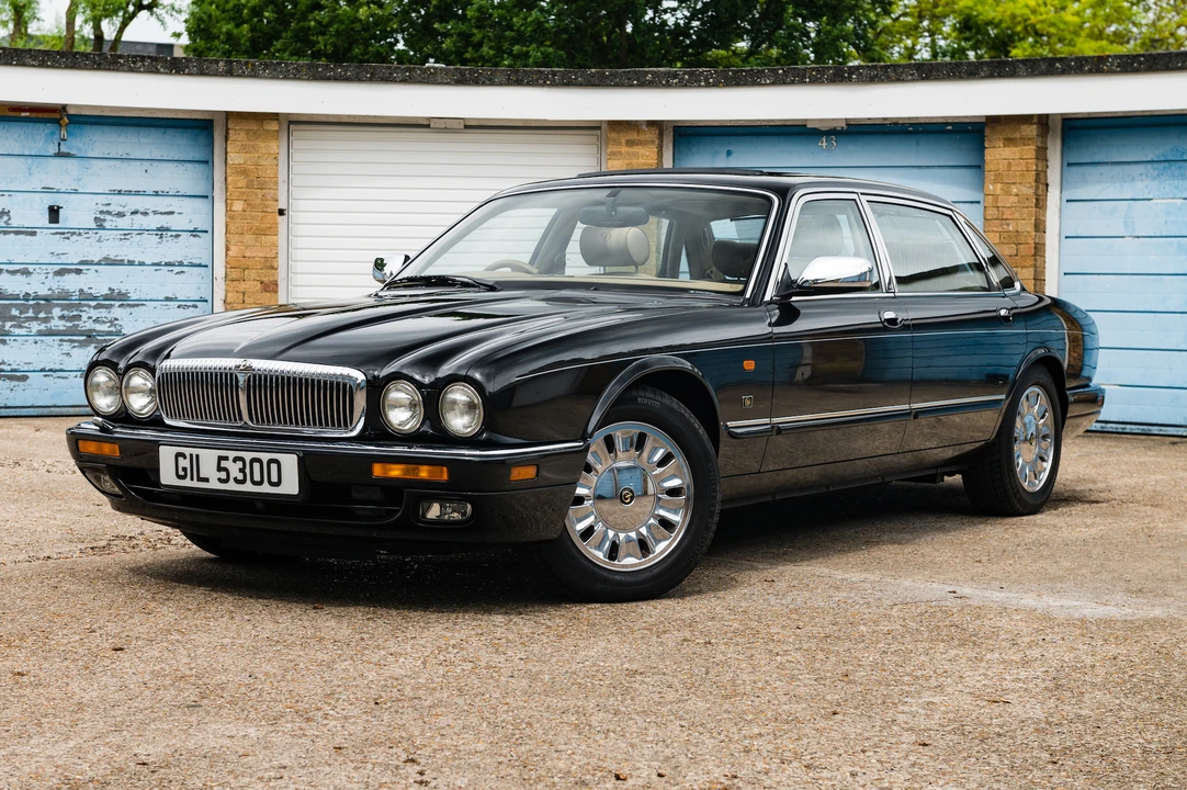 1996 Daimler - Image 2 of 31