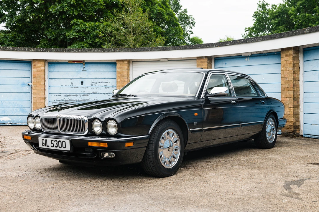 1996 Daimler - Image 4 of 31