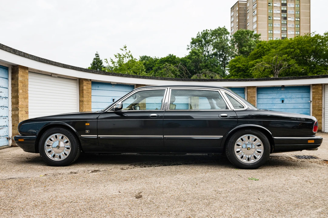 1996 Daimler - Image 5 of 31