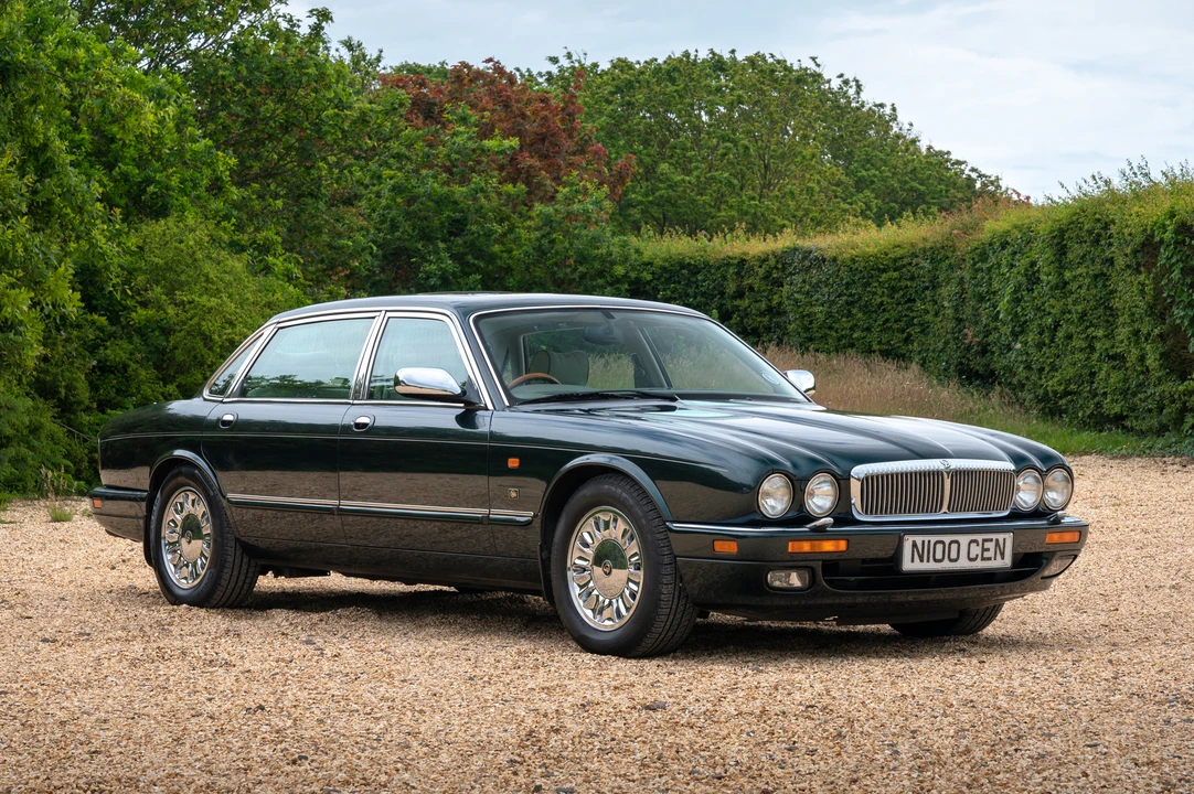 1996 Daimler - Image 2 of 31