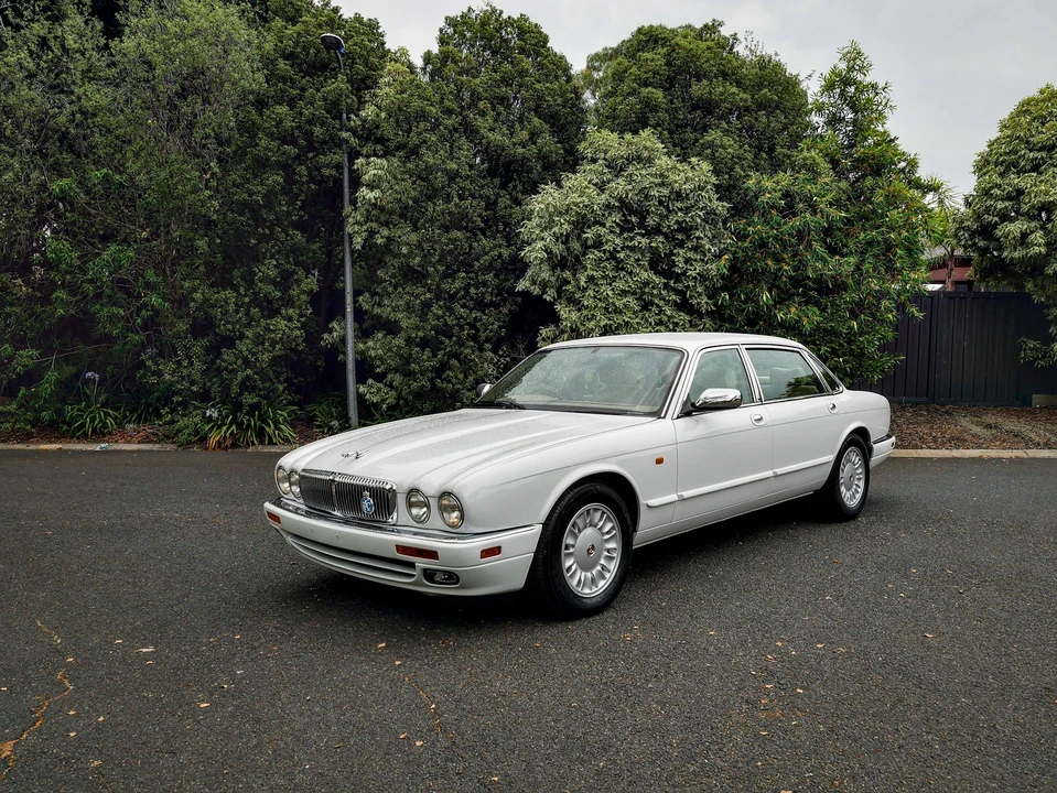 1996 Daimler - Image 3 of 21