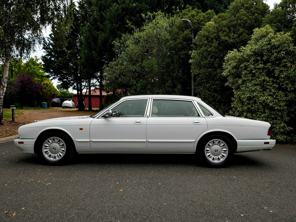 1996 Daimler - Image 4 of 21