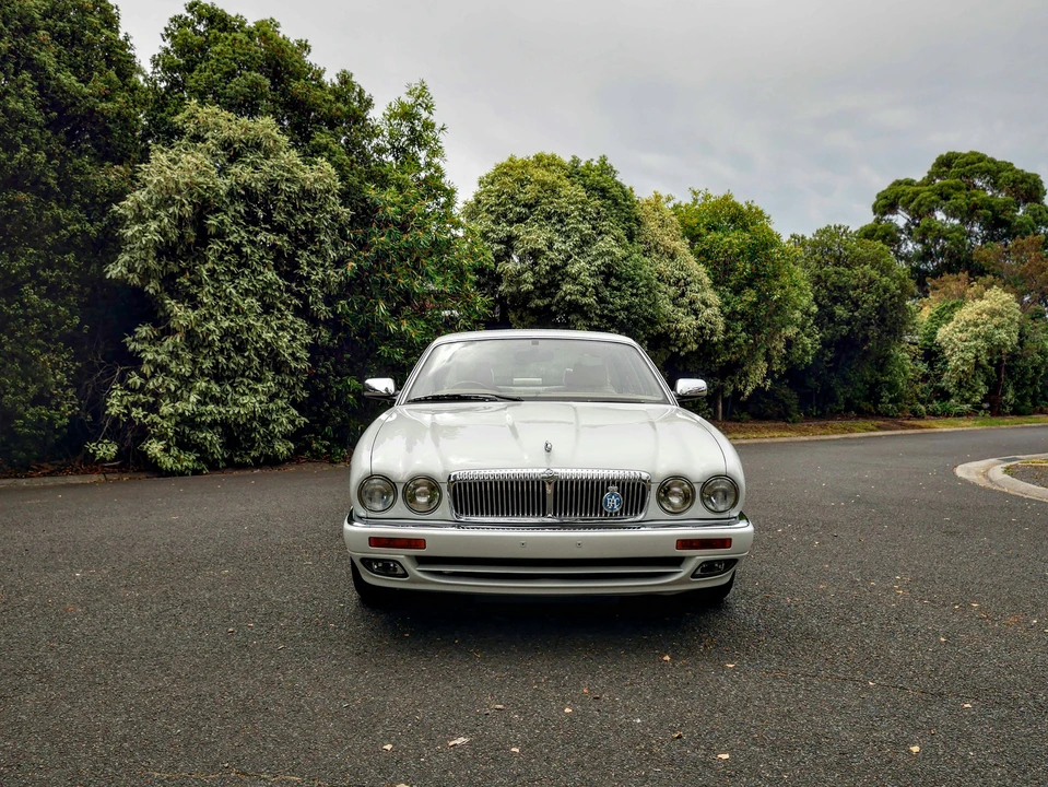 1996 Daimler - Image 2 of 21