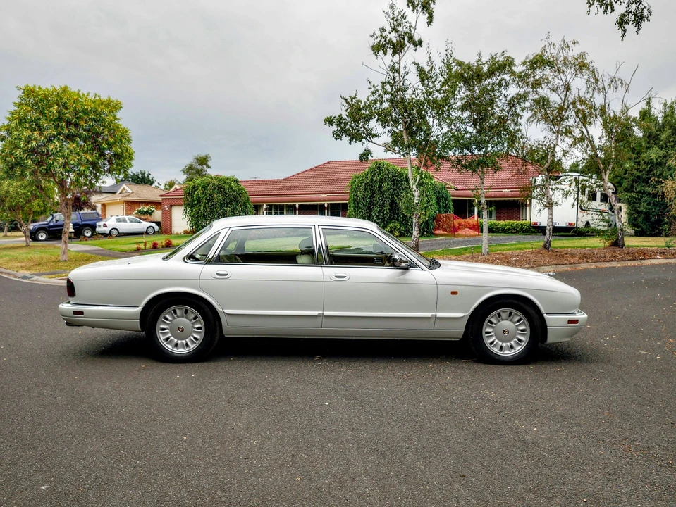 1996 Daimler - Image 8 of 21