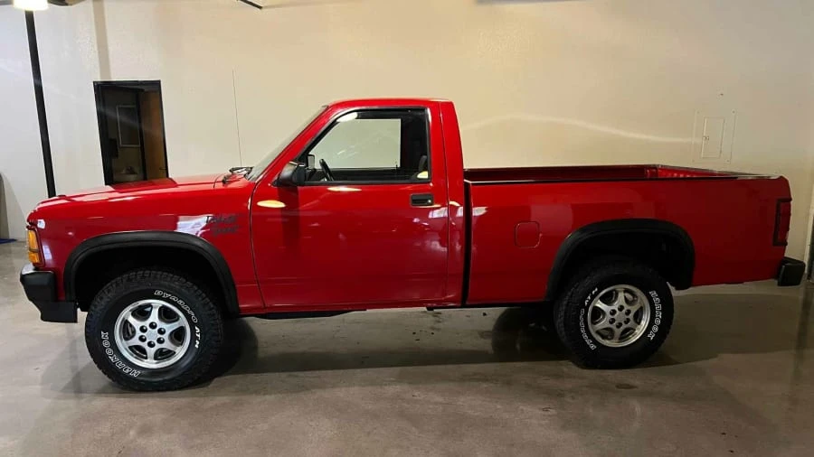 1996 Dodge Dakota 1st Gen - Image 2 of 13