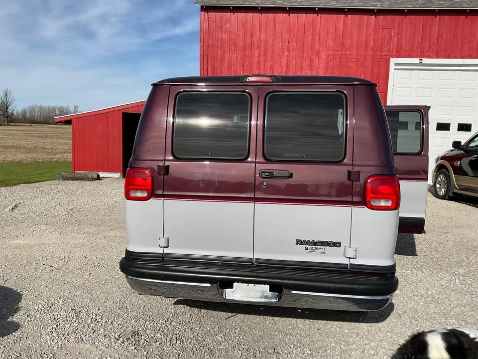 1996 Dodge Ram Van - Image 7 of 18