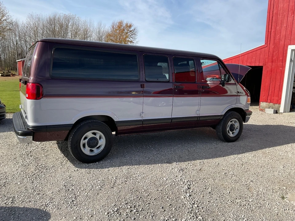1996 Dodge Ram Van - Image 2 of 18