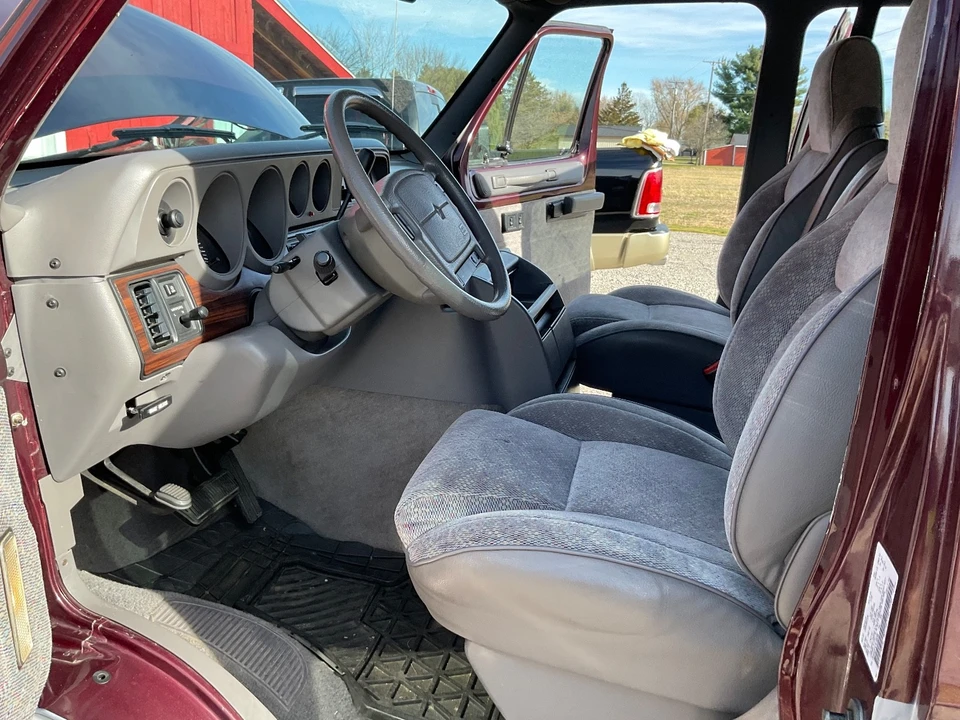 1996 Dodge Ram Van - Image 4 of 18
