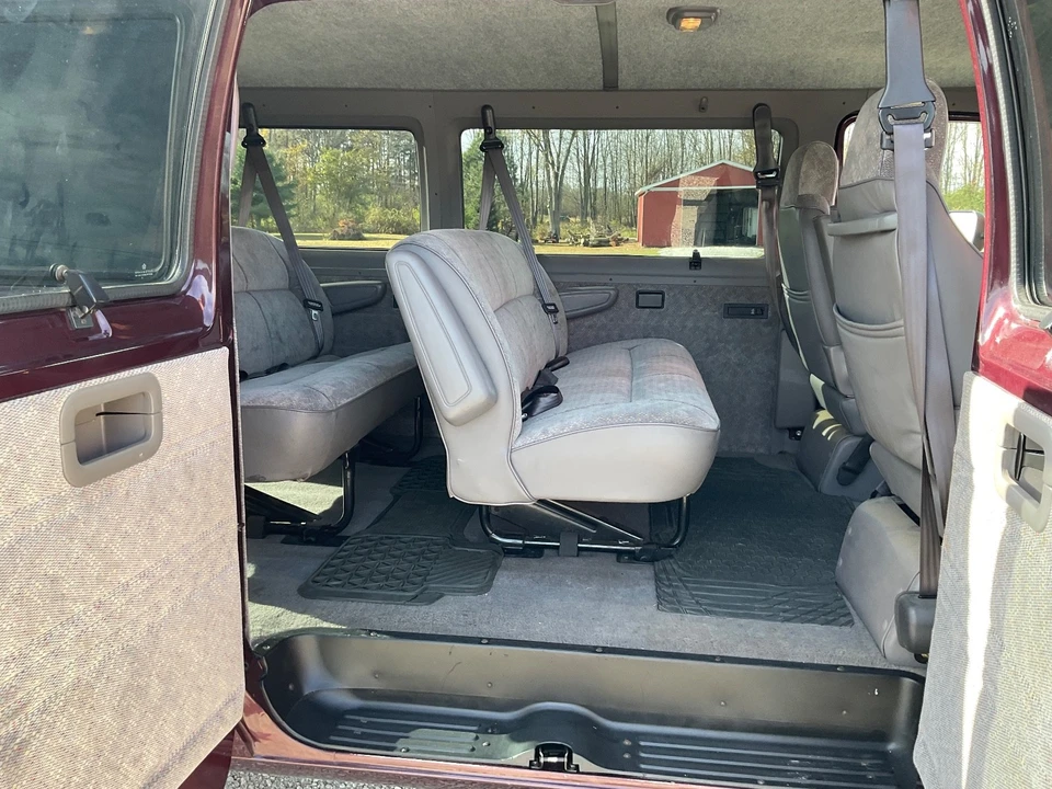 1996 Dodge Ram Van - Image 8 of 18