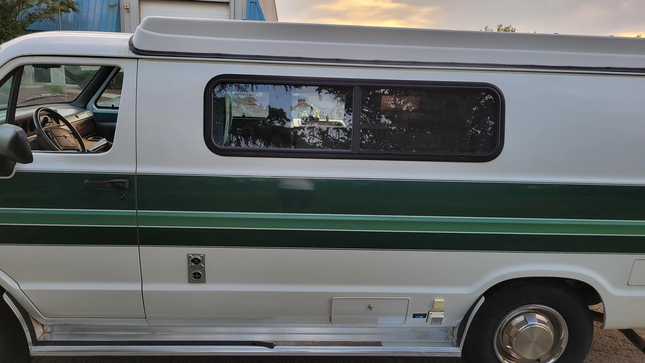 1996 Dodge Ram Van - Image 26 of 31