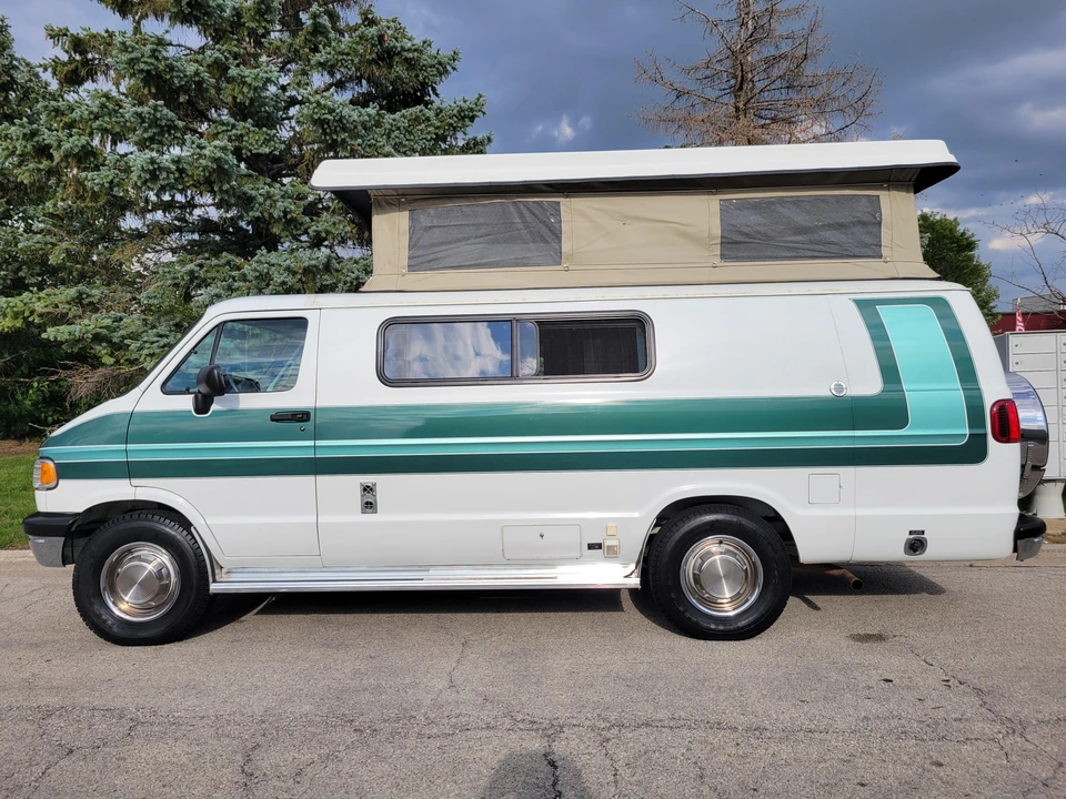 1996 Dodge Ram Van - Image 15 of 31
