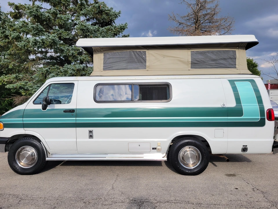 1996 Dodge Ram Van - Image 28 of 31