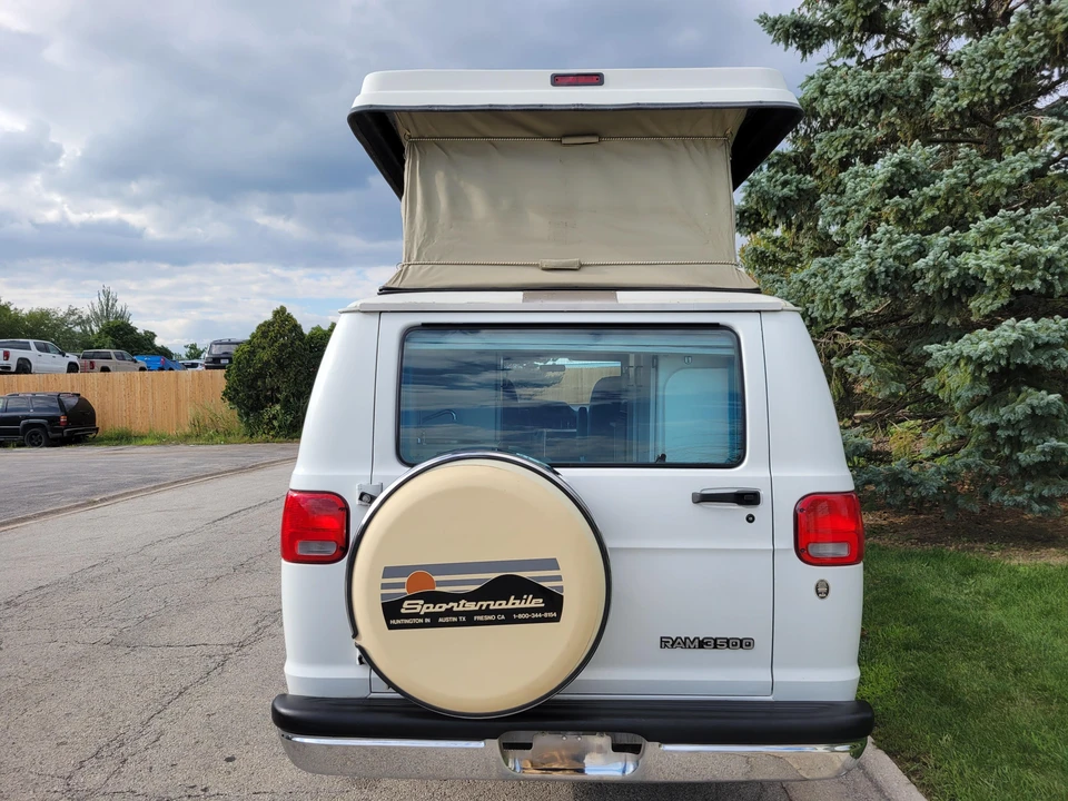 1996 Dodge Ram Van - Image 17 of 31