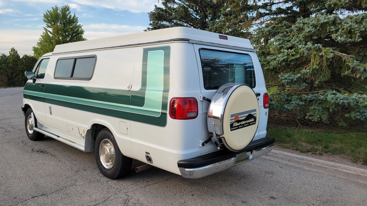 1996 Dodge Ram Van - Image 12 of 31