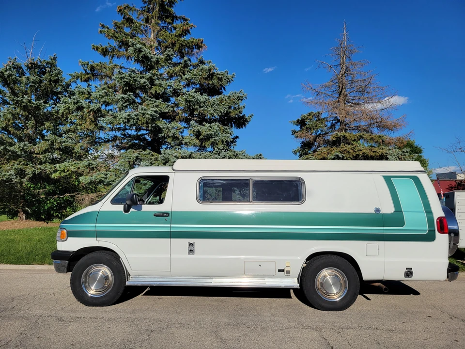 1996 Dodge Ram Van - Image 10 of 31