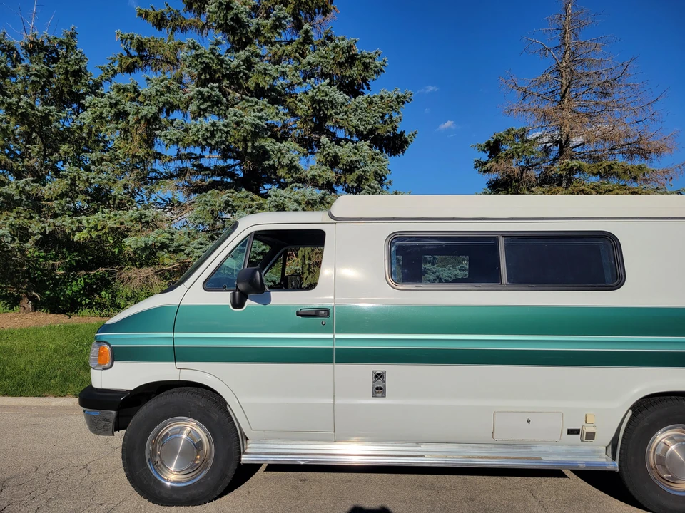 1996 Dodge Ram Van - Image 21 of 31