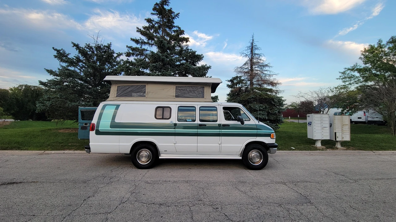 1996 Dodge Ram Van - Image 18 of 31