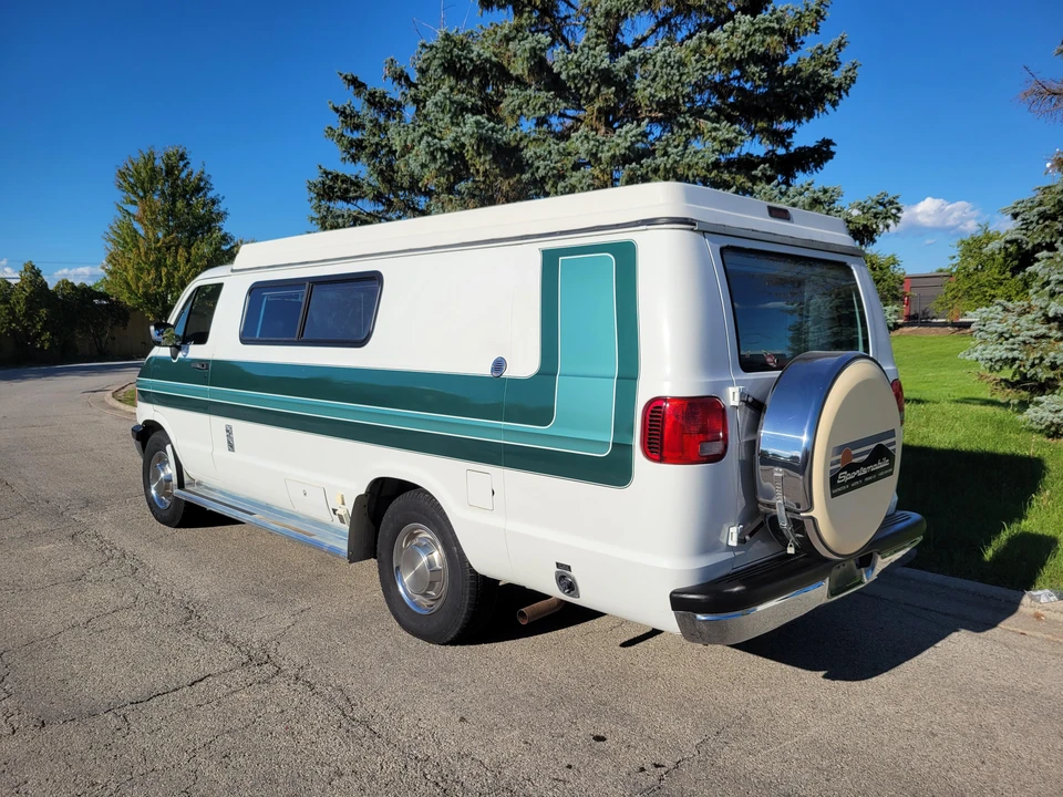 1996 Dodge Ram Van - Image 11 of 31
