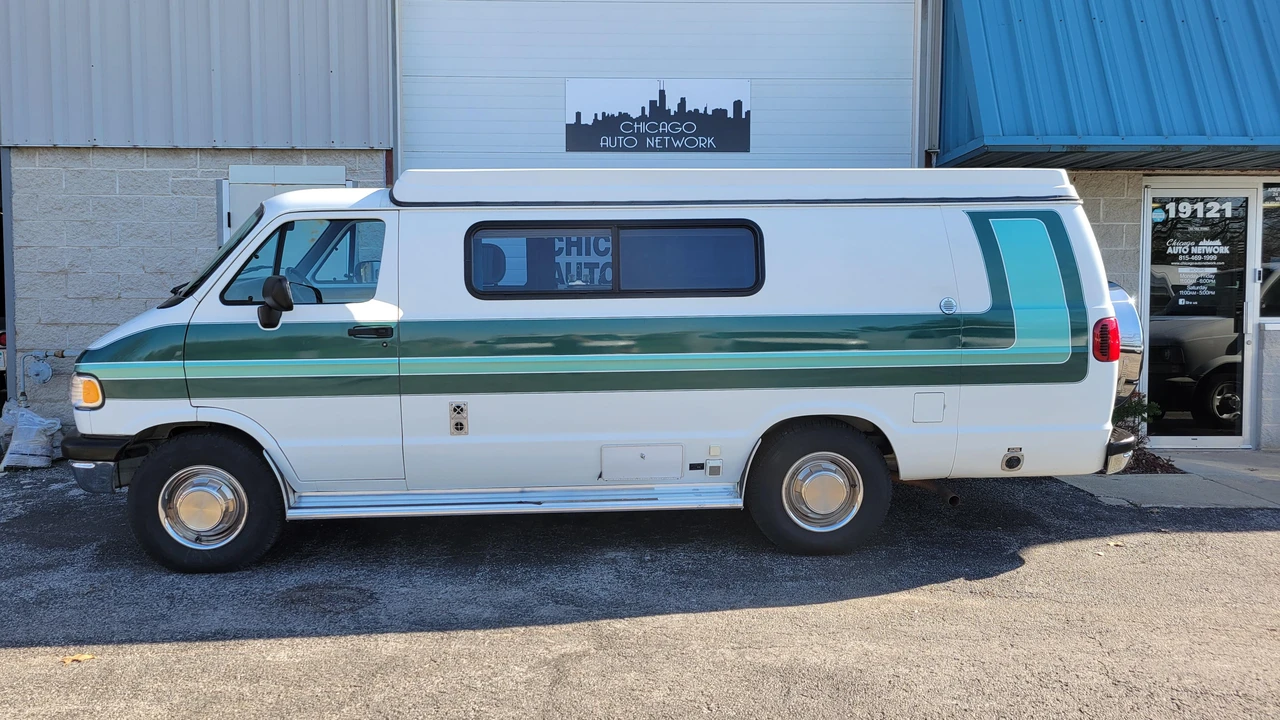 1996 Dodge Ram Van - Image 9 of 31
