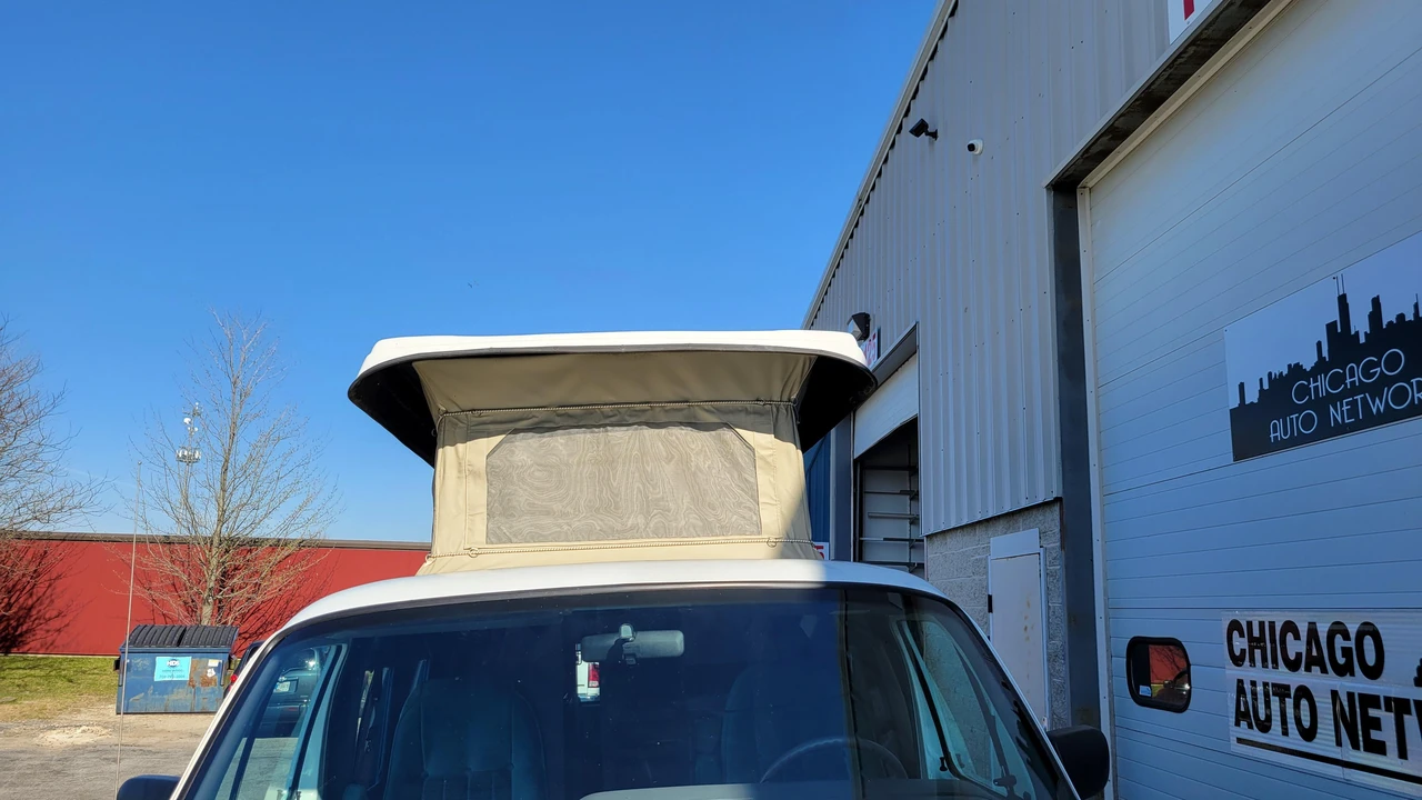 1996 Dodge Ram Van - Image 19 of 31