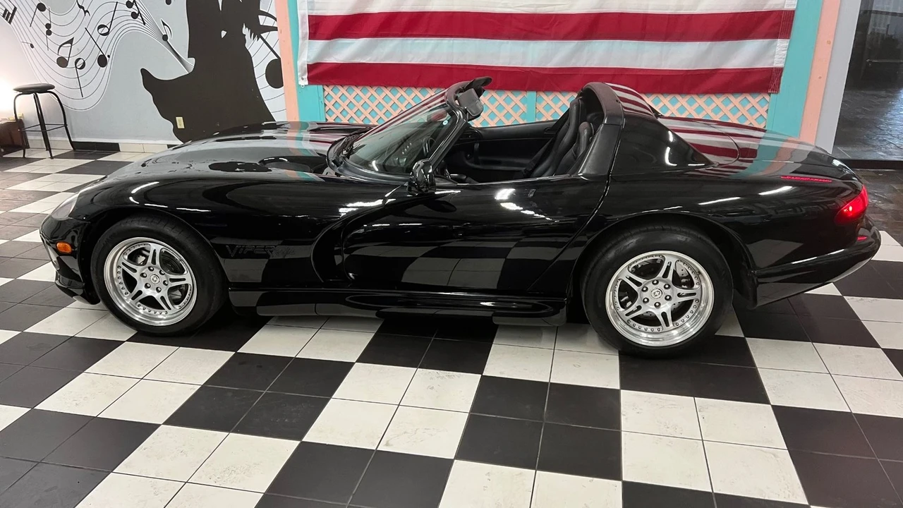 1996 Dodge Viper 1st Gen - Image 2 of 21